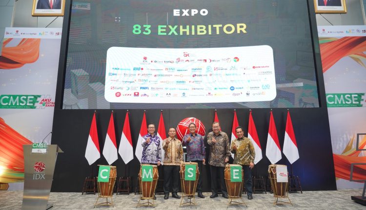 PEMBUKAAN CMSE - Direktur Utama BEI Iman Rachman bersama petinggi SRO saat pembukaan CMSE 2023: Aku Investor Saham di Jakarta, Jumat (27/10/2023). FOTO : IST