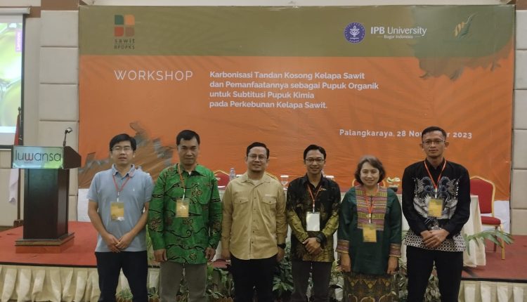 WORKSHOP – Sejumlah pemateri dari IPB dan BPDPKS saat memberikan workshop terkait kelapa sawit di Palangka Raya. Foto: ist
